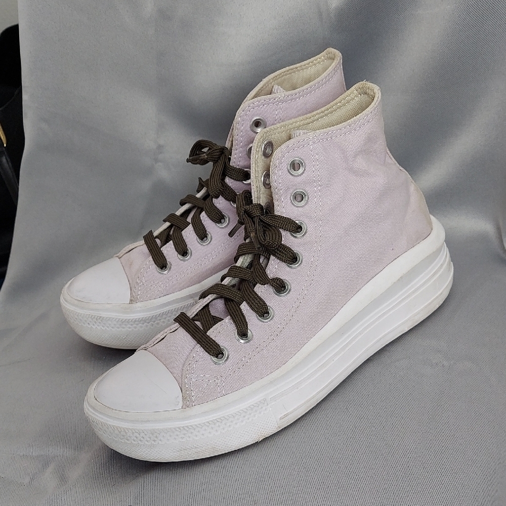 Converse Classic AllStar Sneakers, Size 8, Lilac Canvas Hightops, Emblem Patch